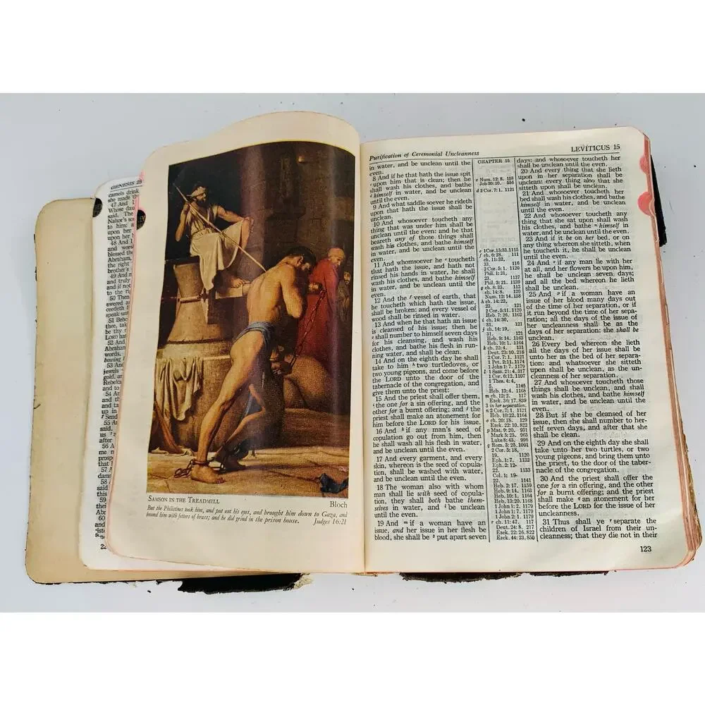 KJV Bible Thumb Index Holy Word Concordance Copywrite 1945 USA Made Imperfect